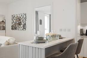 2 Bed-sleeps 4-balcony-family Friendly