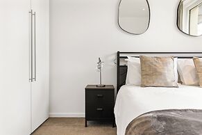 2 Bed-sleeps 4-balcony-family Friendly