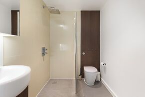 2 Bed-sleeps 4-balcony-family Friendly