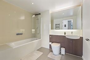 2 Bed-sleeps 4-balcony-family Friendly