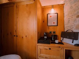 Santa Veneranda Suites by Checkin
