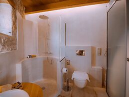Santa Veneranda Suites by Checkin