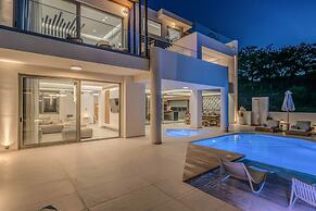 Luxurious Villa Selestine - With Private Pool