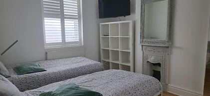 8 Guests - Free Parking - Full Equipped House