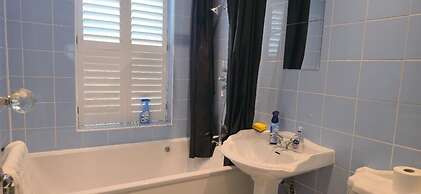 8 Guests - Free Parking - Full Equipped House