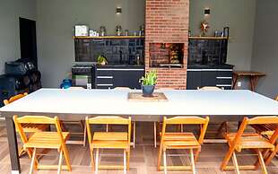 Casa pet Friendly c Piscina Churrasqueira e Wi-fi