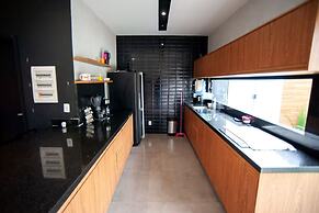 Casa pet Friendly c Piscina Churrasqueira e Wi-fi