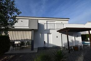Luxury Escape With Swimming Pool & Modern Design