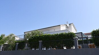 Luxury Escape With Swimming Pool & Modern Design