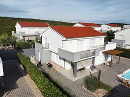 Luxury Escape With Swimming Pool & Modern Design