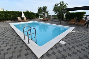 Luxury Escape With Swimming Pool & Modern Design