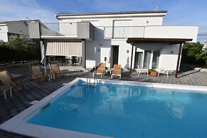 Luxury Escape With Swimming Pool & Modern Design