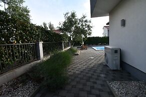 Luxury Escape With Swimming Pool & Modern Design