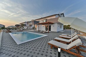 Luxury Escape With Swimming Pool & Modern Design