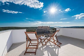 Luxury Escape With Swimming Pool & Modern Design