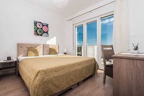 Luxury Escape With Swimming Pool & Modern Design