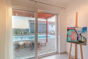 Luxury Escape With Swimming Pool & Modern Design