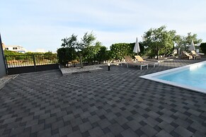 Luxury Escape With Swimming Pool & Modern Design