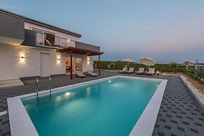 Luxury Escape With Swimming Pool & Modern Design