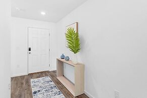 Springhill Retreat! 3 Bed, 2 Bath!