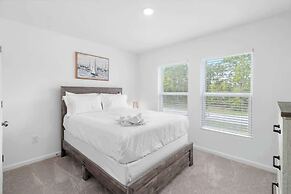 Springhill Retreat! 3 Bed, 2 Bath!