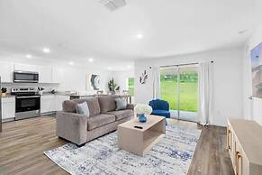 Springhill Retreat! 3 Bed, 2 Bath!