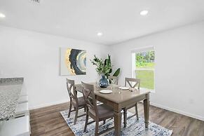 Springhill Retreat! 3 Bed, 2 Bath!
