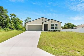 Springhill Retreat! 3 Bed, 2 Bath!