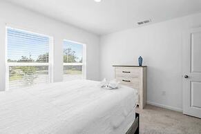 Springhill Retreat! 3 Bed, 2 Bath!