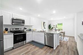 Springhill Retreat! 3 Bed, 2 Bath!