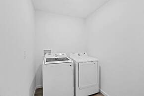 Springhill Retreat! 3 Bed, 2 Bath!