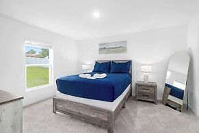 Springhill Retreat! 3 Bed, 2 Bath!