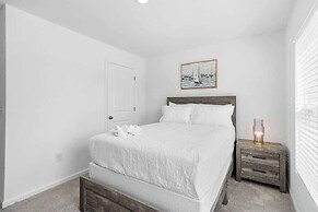 Springhill Retreat! 3 Bed, 2 Bath!