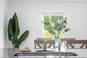 Springhill Retreat! 3 Bed, 2 Bath!