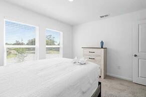 Springhill Retreat! 3 Bed, 2 Bath!