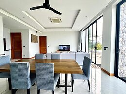 Michel Tropical Seaview Pool Villas
