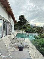 Michel Tropical Seaview Pool Villas