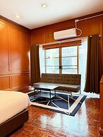 Stay On Sukhumvit 11