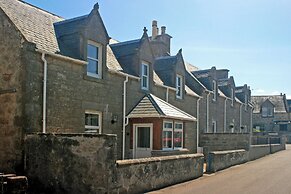 2 Links Place