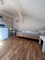 2-Rent Group Hostel Zimmer&Apartments GKP2