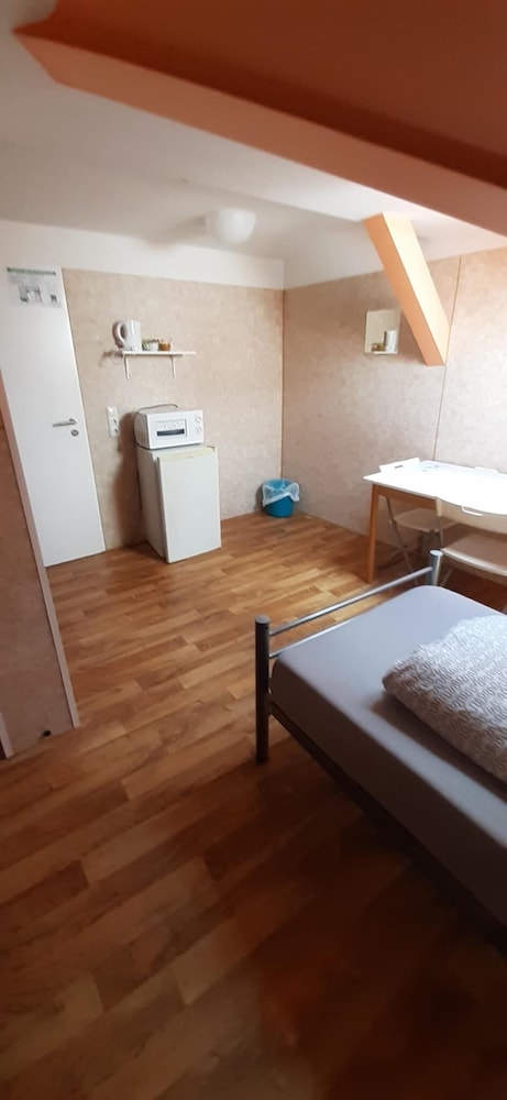 2-Rent Group Hostel Zimmer&Apartments GKP2