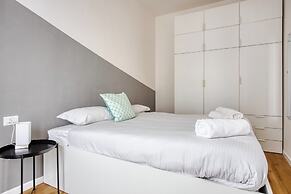 Elegant apartments in Isola district