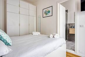 Elegant apartments in Isola district