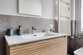 Elegant apartments in Isola district