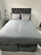Private 1 Bedroom Apartment - Edinburgh - Sleeps 2
