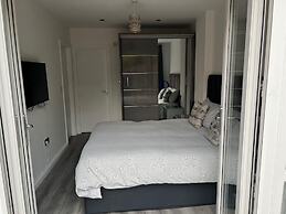 Private 1 Bedroom Apartment - Edinburgh - Sleeps 2
