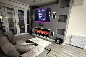 Private 1 Bedroom Apartment - Edinburgh - Sleeps 2