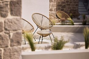 Kemelia Suites
