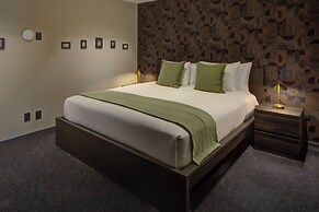 Colony Residences & Suites