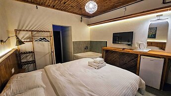 Mahzen Otel